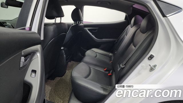 Hyundai AVANTE 2015 — photo 11