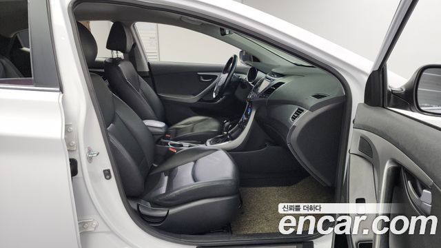Hyundai AVANTE 2015 — photo 12