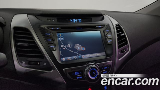 Hyundai AVANTE 2015 — photo 17