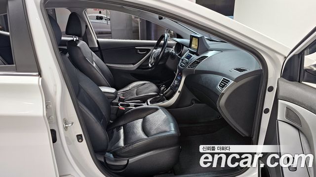 Hyundai AVANTE 2014 — photo 10