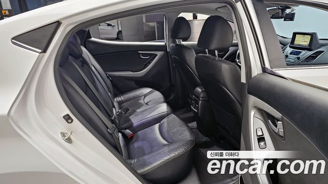 Hyundai AVANTE 2014 — photo 12
