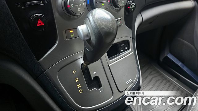 Hyundai Starex 2012 — photo 9