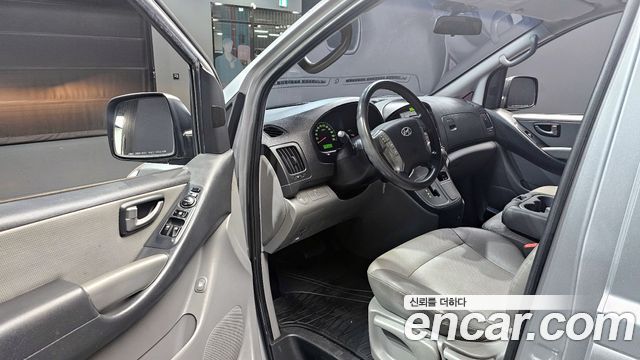 Hyundai Starex 2012 — photo 11