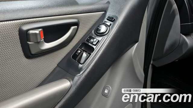 Hyundai Starex 2012 — photo 16