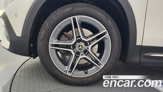 Mercedes-Benz GLB-Class 2021 — photo 5