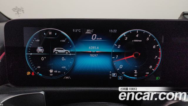 Mercedes-Benz GLB-Class 2021 — photo 8