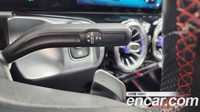 Mercedes-Benz GLB-Class 2021 — photo 9