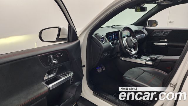 Mercedes-Benz GLB-Class 2021 — photo 10