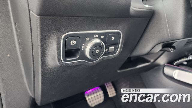 Mercedes-Benz GLB-Class 2021 — photo 14