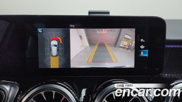 Mercedes-Benz GLB-Class 2021 — photo 16