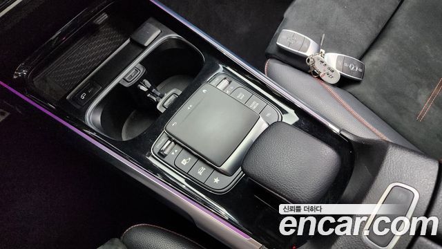 Mercedes-Benz GLB-Class 2021 — photo 18