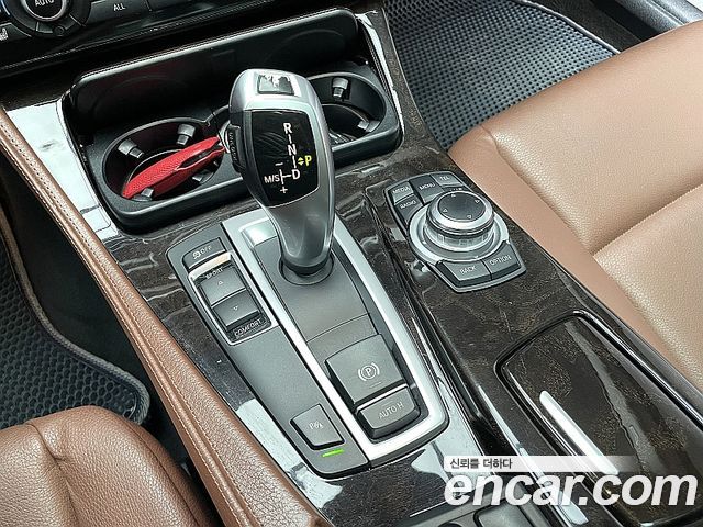 BMW 5-Series 2013 — photo 9