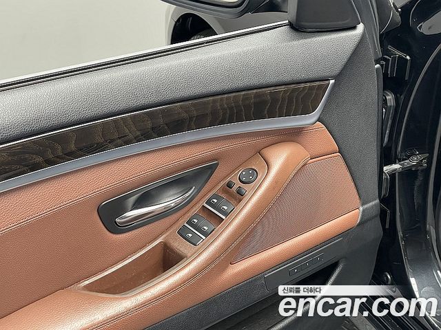 BMW 5-Series 2013 — photo 17