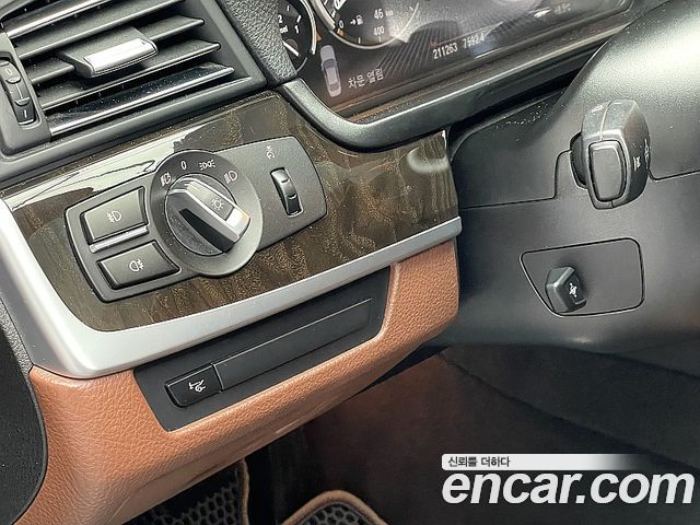 BMW 5-Series 2013 — photo 18