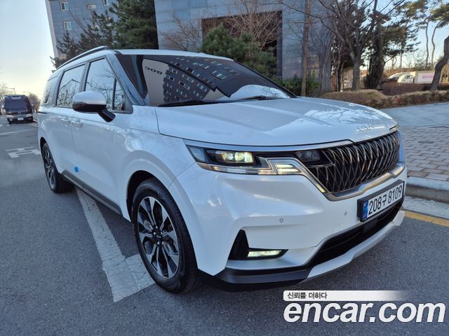 Kia Canival 2023 — photo 3