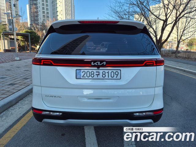 Kia Canival 2023 — photo 4