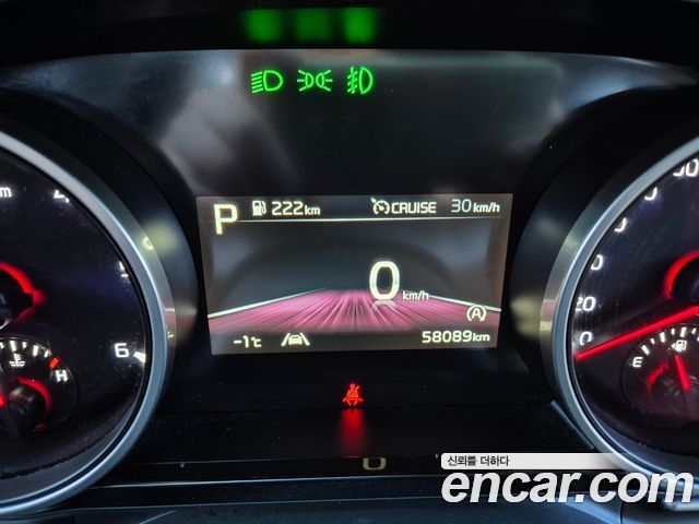 Kia Canival 2023 — photo 11