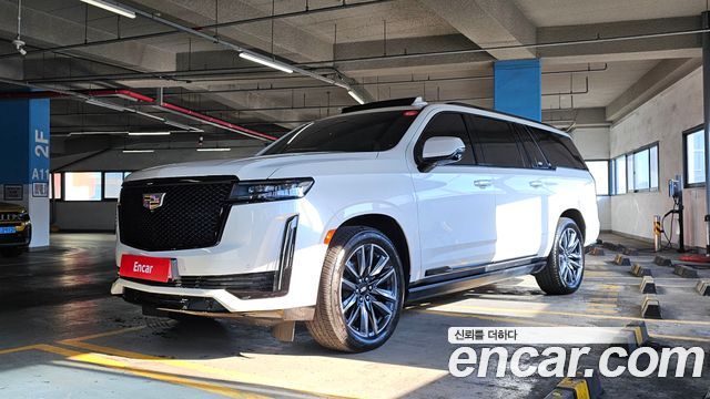 Cadillac Escalade 2023 — photo 1
