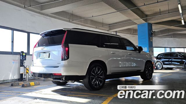 Cadillac Escalade 2023 — photo 2