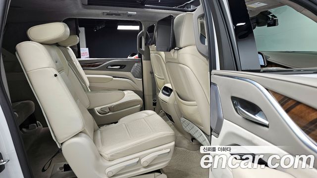 Cadillac Escalade 2023 — photo 11