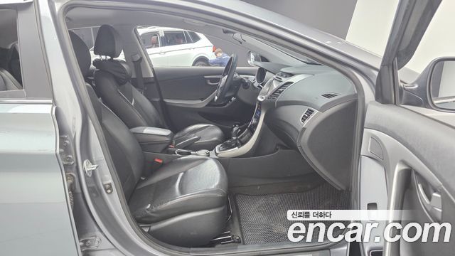 Hyundai AVANTE 2016 — photo 10