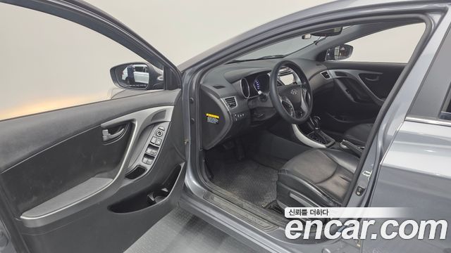 Hyundai AVANTE 2016 — photo 11