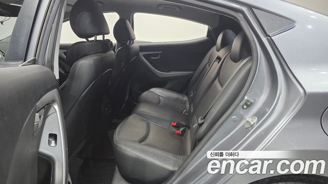 Hyundai AVANTE 2016 — photo 13