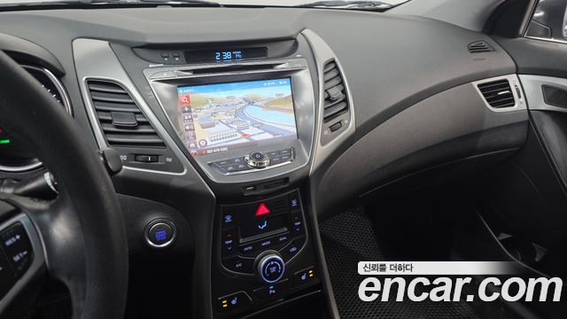 Hyundai AVANTE 2016 — photo 15