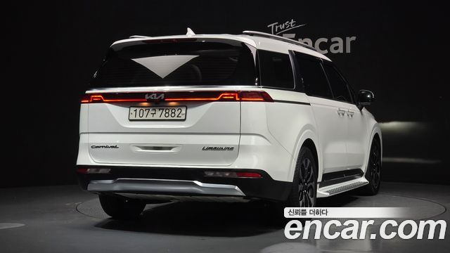 Kia Canival 2021 — photo 2