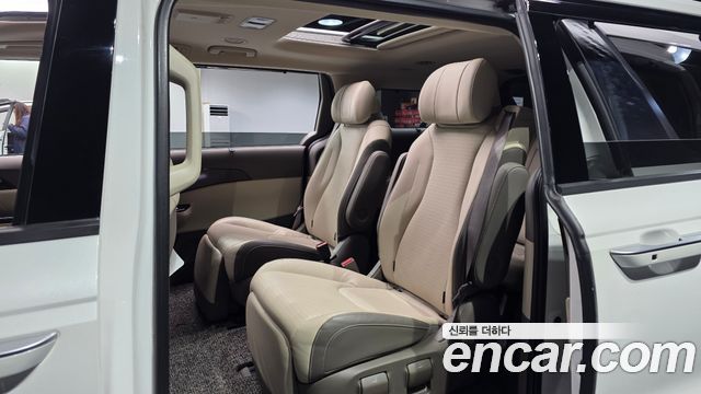 Kia Canival 2021 — photo 12