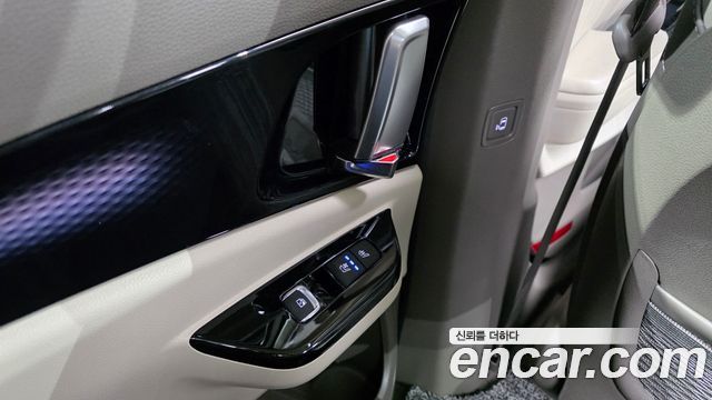 Kia Canival 2021 — photo 19