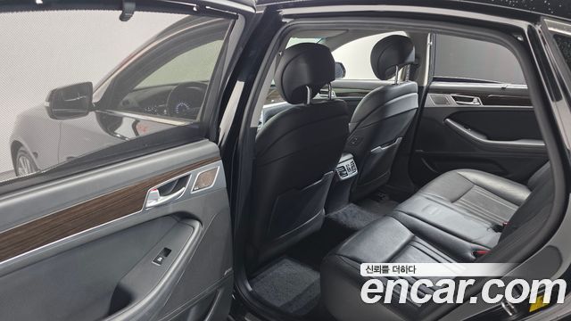 Genesis G80 2017 — photo 17