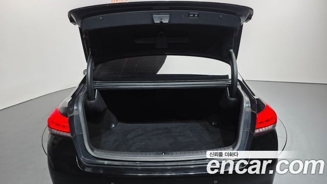 Genesis G80 2017 — photo 20