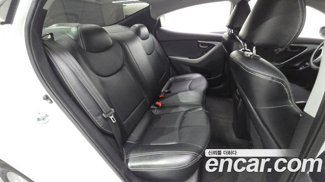 Hyundai AVANTE 2011 — photo 12