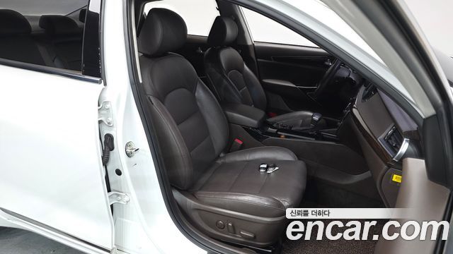 Kia K7 2019 — photo 11