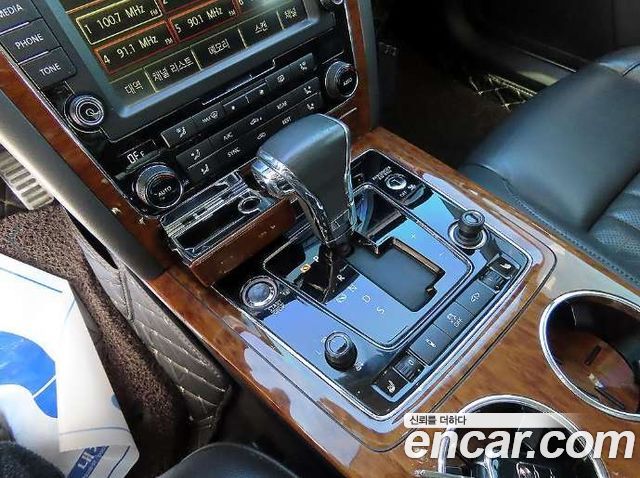 Volkswagen Phaeton 2015 — photo 9