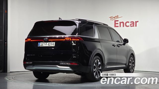 Kia Canival 2021 — photo 2