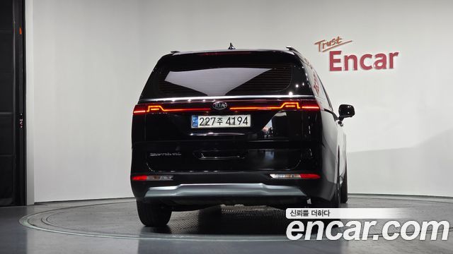 Kia Canival 2021 — photo 4