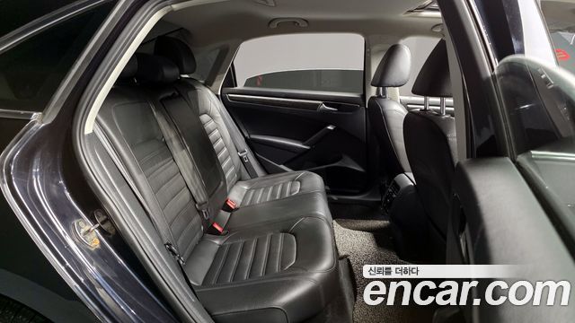 Volkswagen Passat 2018 — photo 12