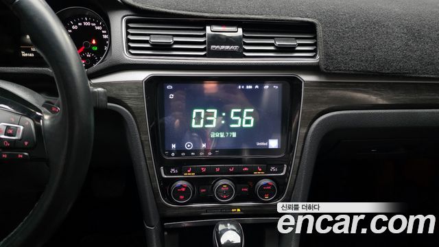Volkswagen Passat 2018 — photo 14