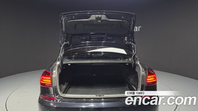 Volkswagen Passat 2018 — photo 20