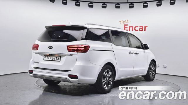 Kia Canival 2019 — photo 2