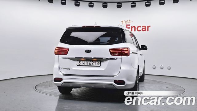 Kia Canival 2019 — photo 4