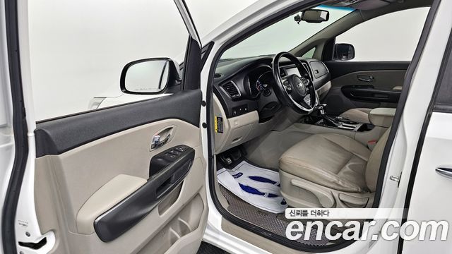 Kia Canival 2019 — photo 10