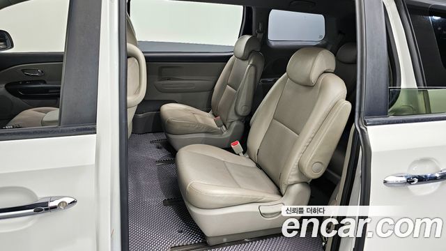 Kia Canival 2019 — photo 11