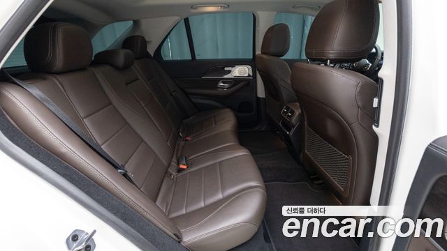 Mercedes-Benz GLE-Class 2023 — photo 16