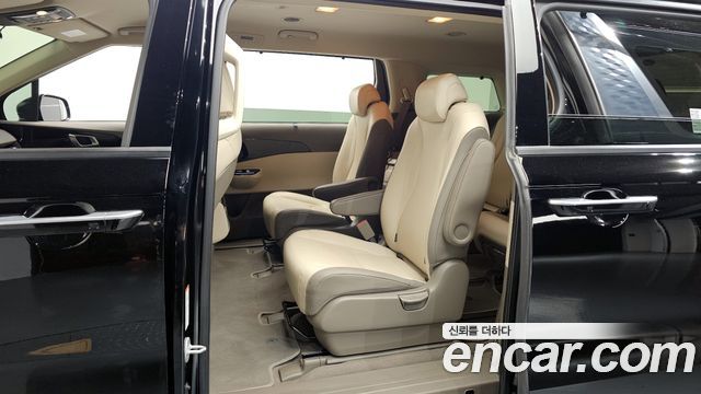 Kia Canival 2021 — photo 11