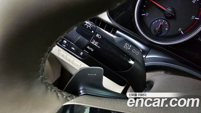 Kia Canival 2021 — photo 16