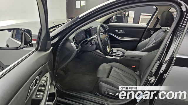 BMW 3-Series 2021 — photo 10