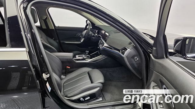 BMW 3-Series 2021 — photo 11